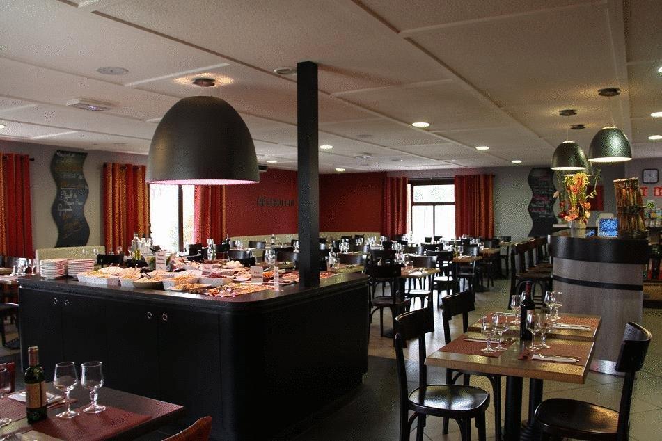 Kyriad Carcassonne - Aeroport מסעדה תמונה